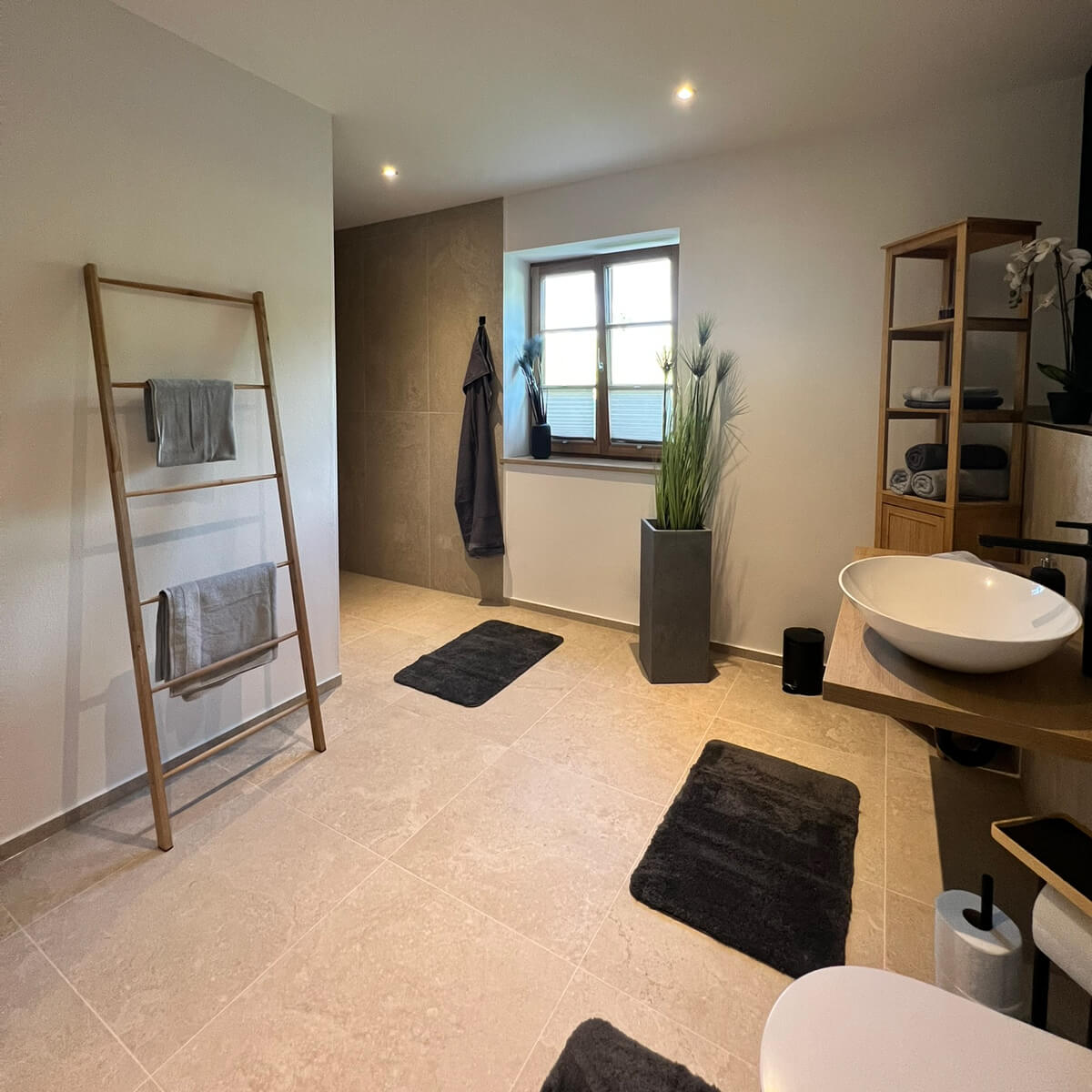 Apartmenthaus-Dorfen-1-OG-Badezimmer