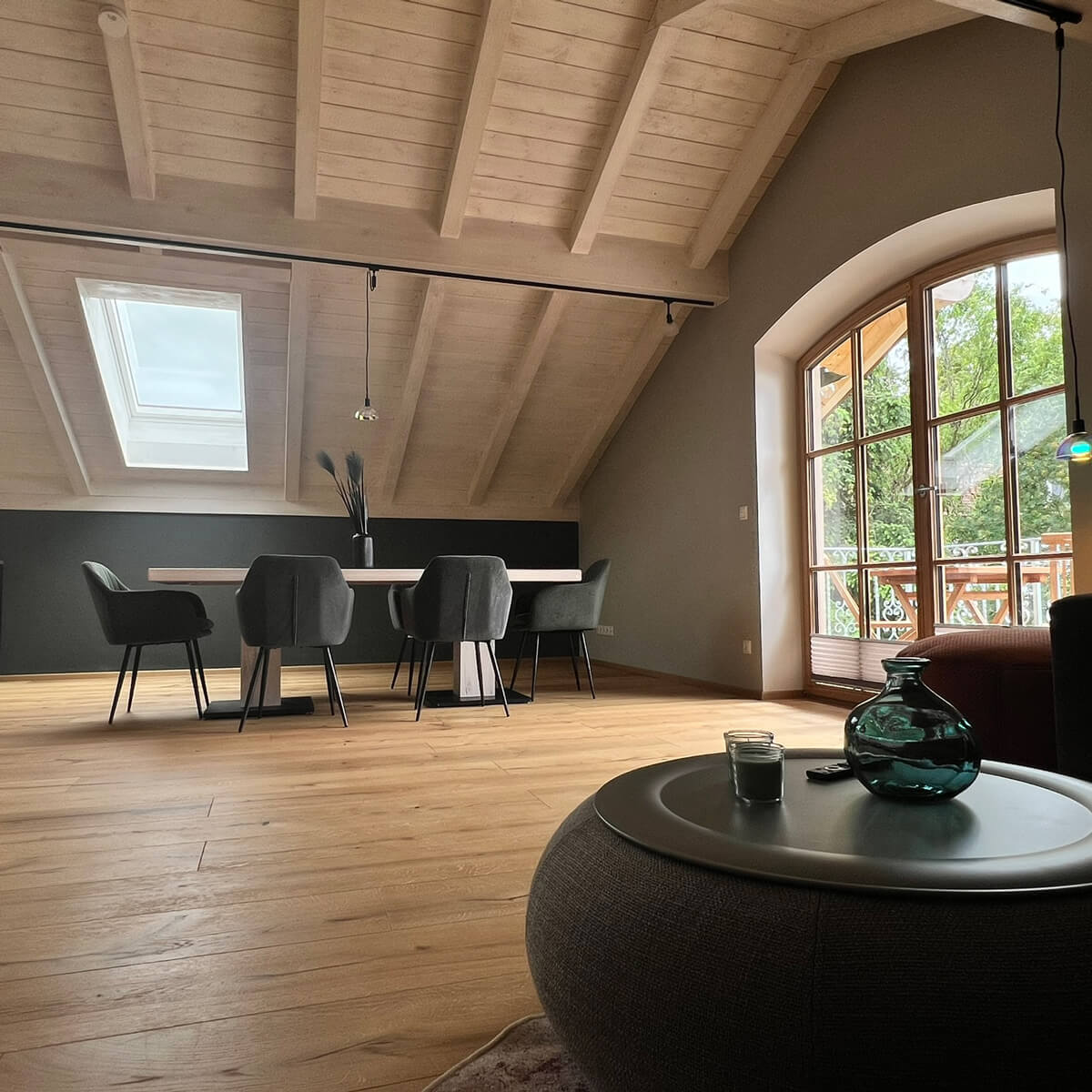 Apartmenthaus-Dorfen-Dachgeschosswohnung-Esszimmer-Balkon