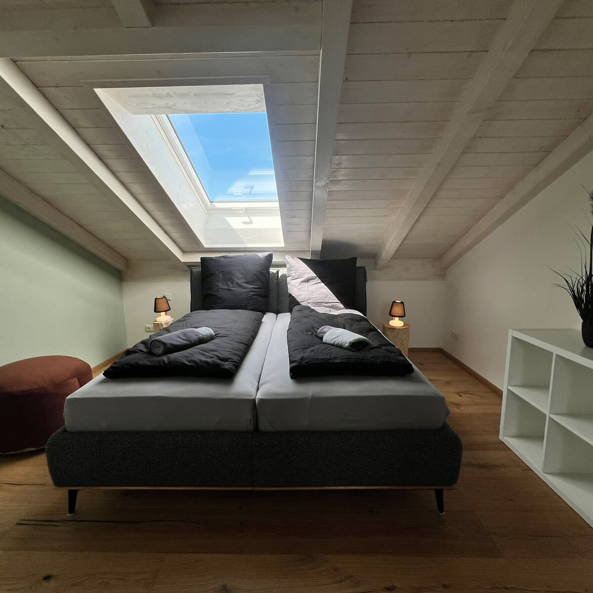 Apartmenthaus-Dorfen-Dachgeschosswohnung-Schlafzimmer-Apartment