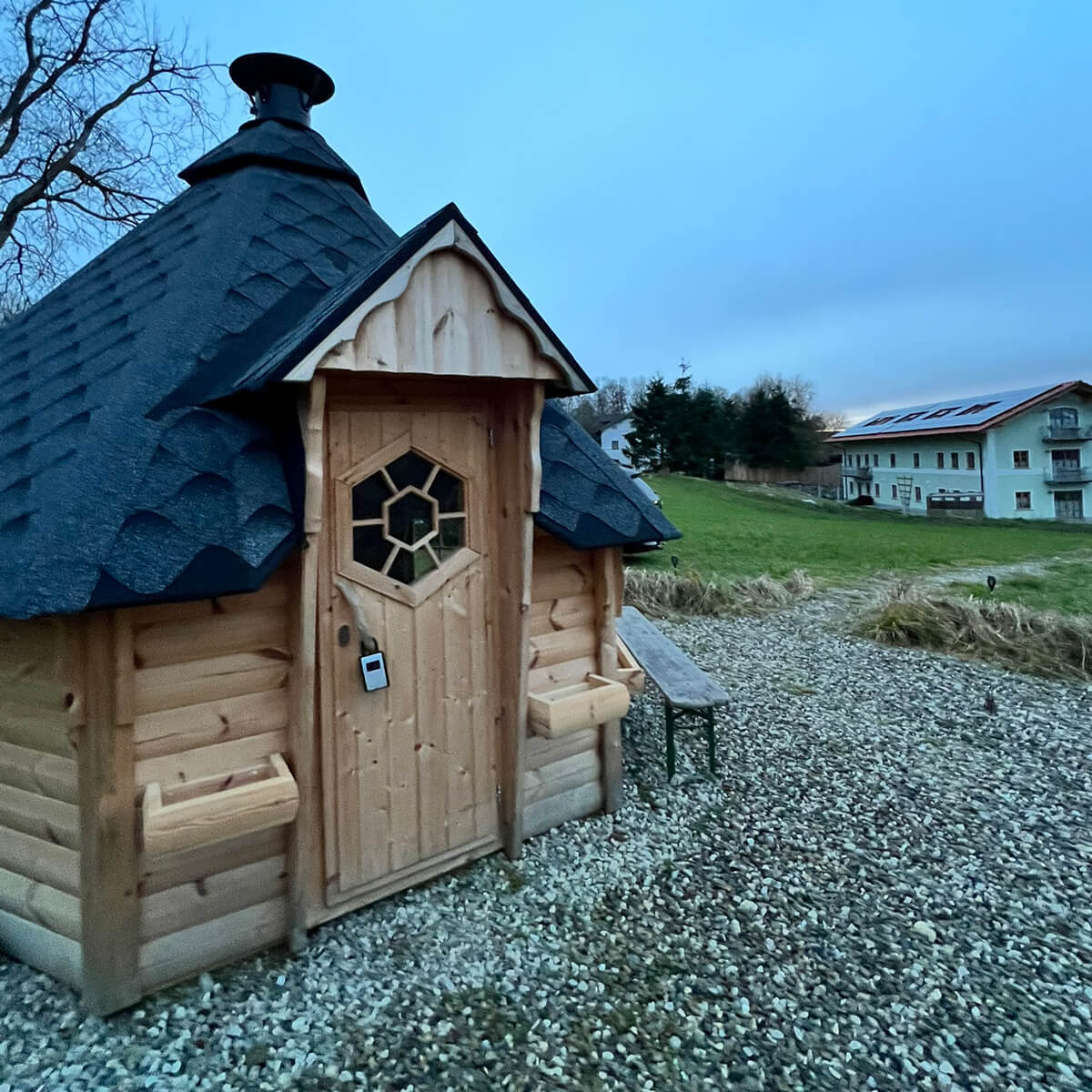 Apartmenthaus-Dorfen-Grillkota-direkt-neben-dem-Haus