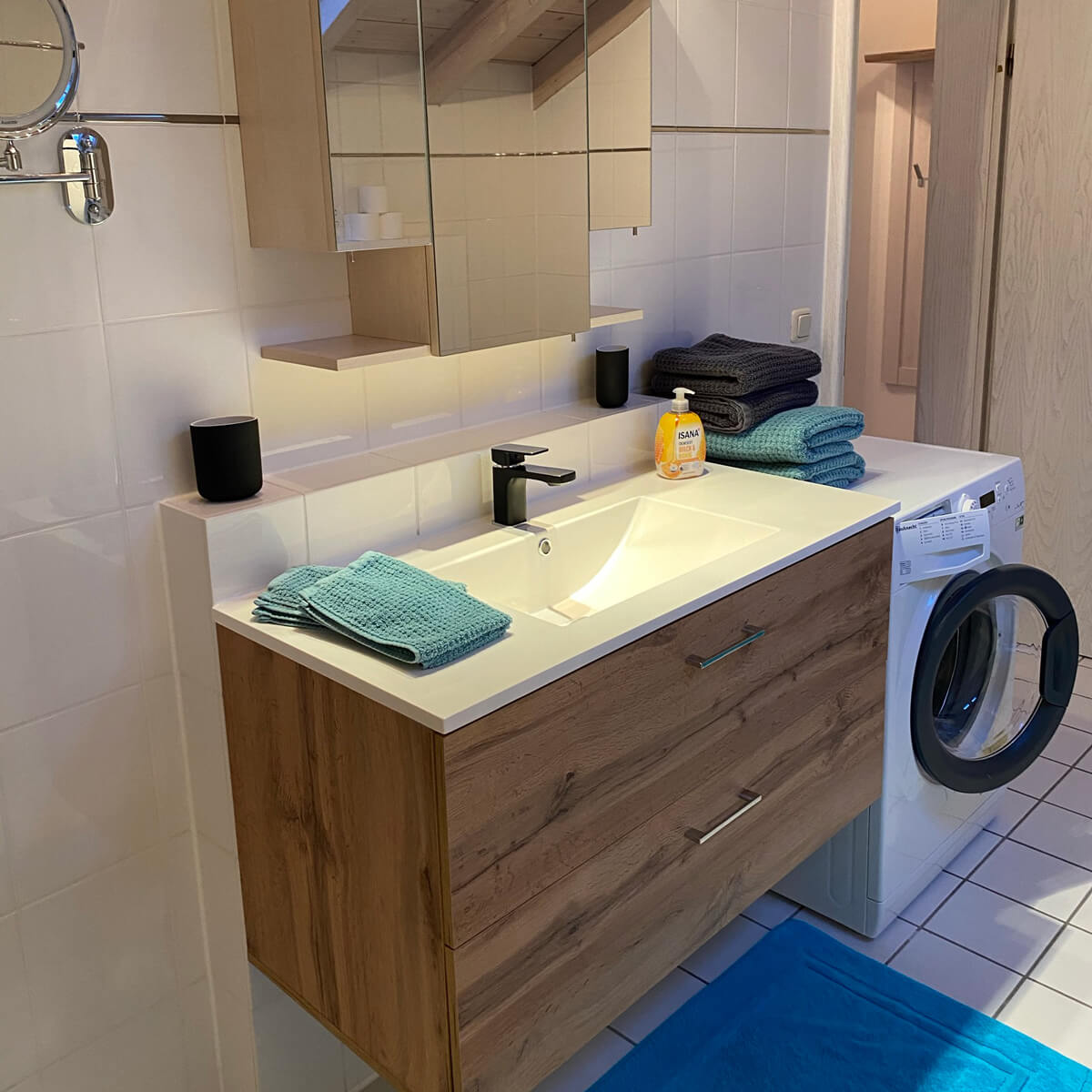 Ferienwohnung-Assling-Badezimmer-mit-Waschmaschine