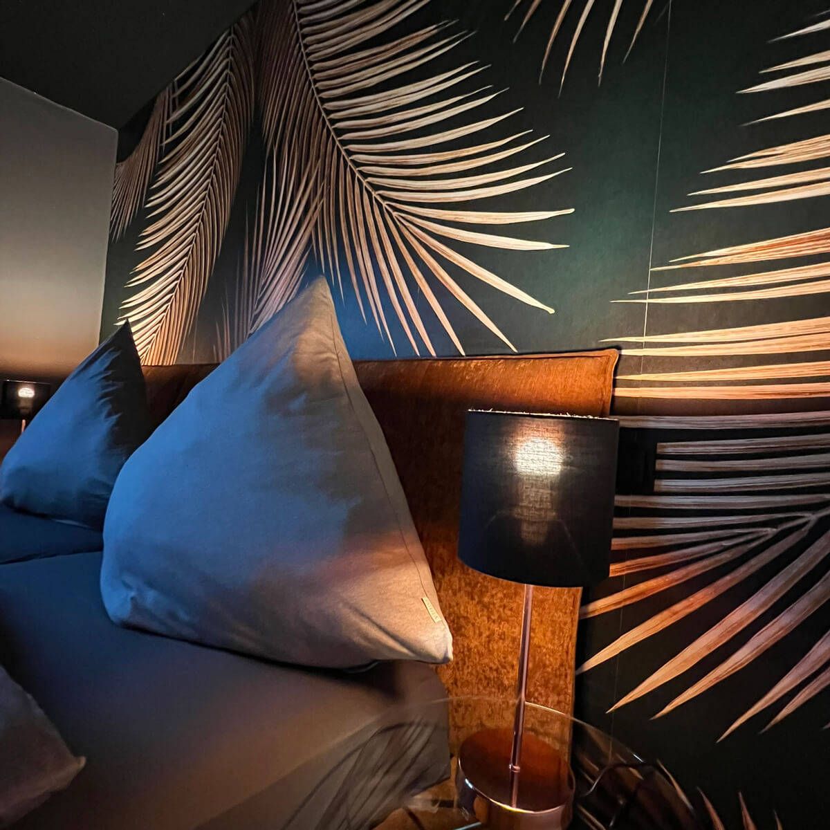 Ferienwohnung-Bad-Aibling-Schlafzimmer-mit-modernen-Tapeten