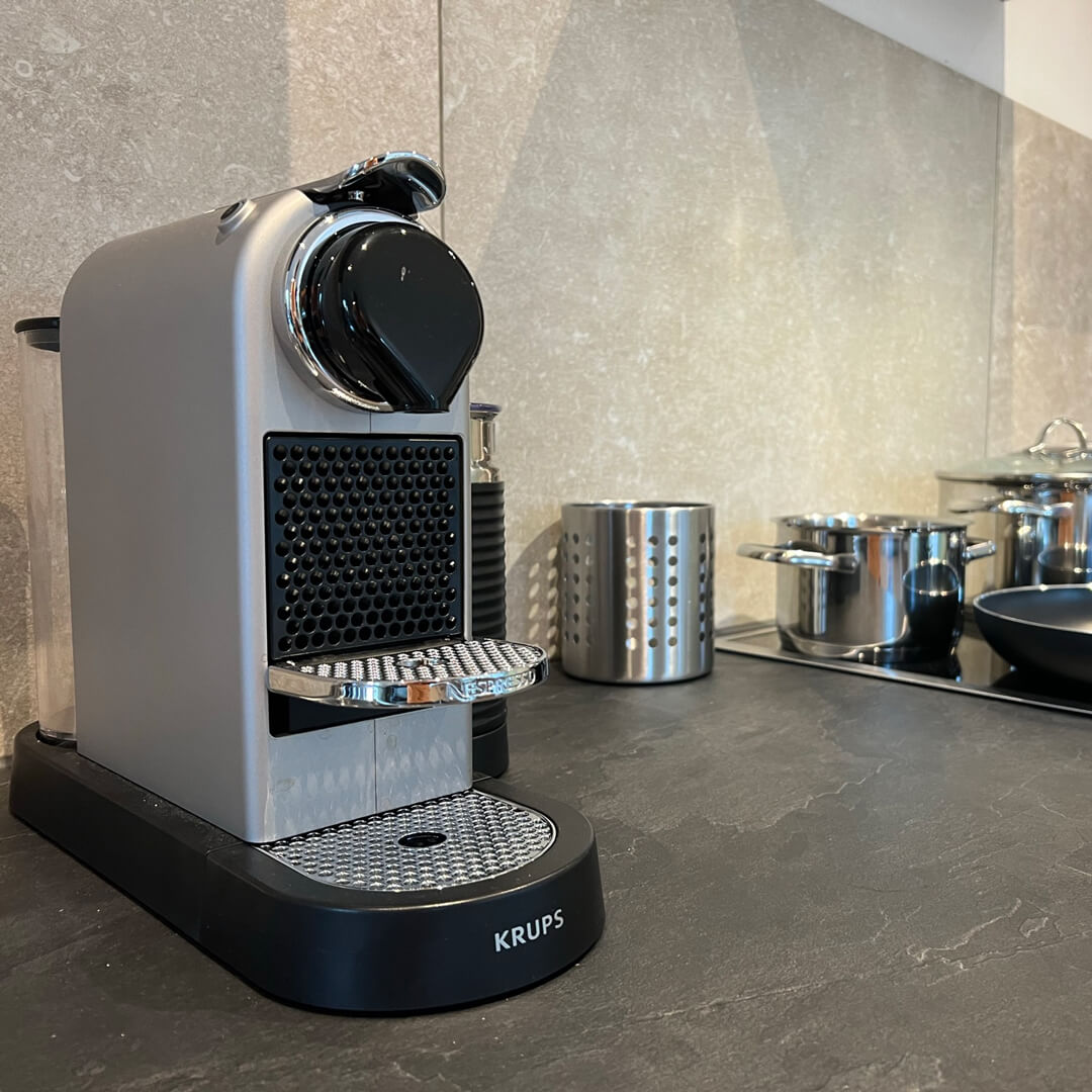 Ferienwohnungen-Glonn-Billard-Wohnung-Kaffemaschine