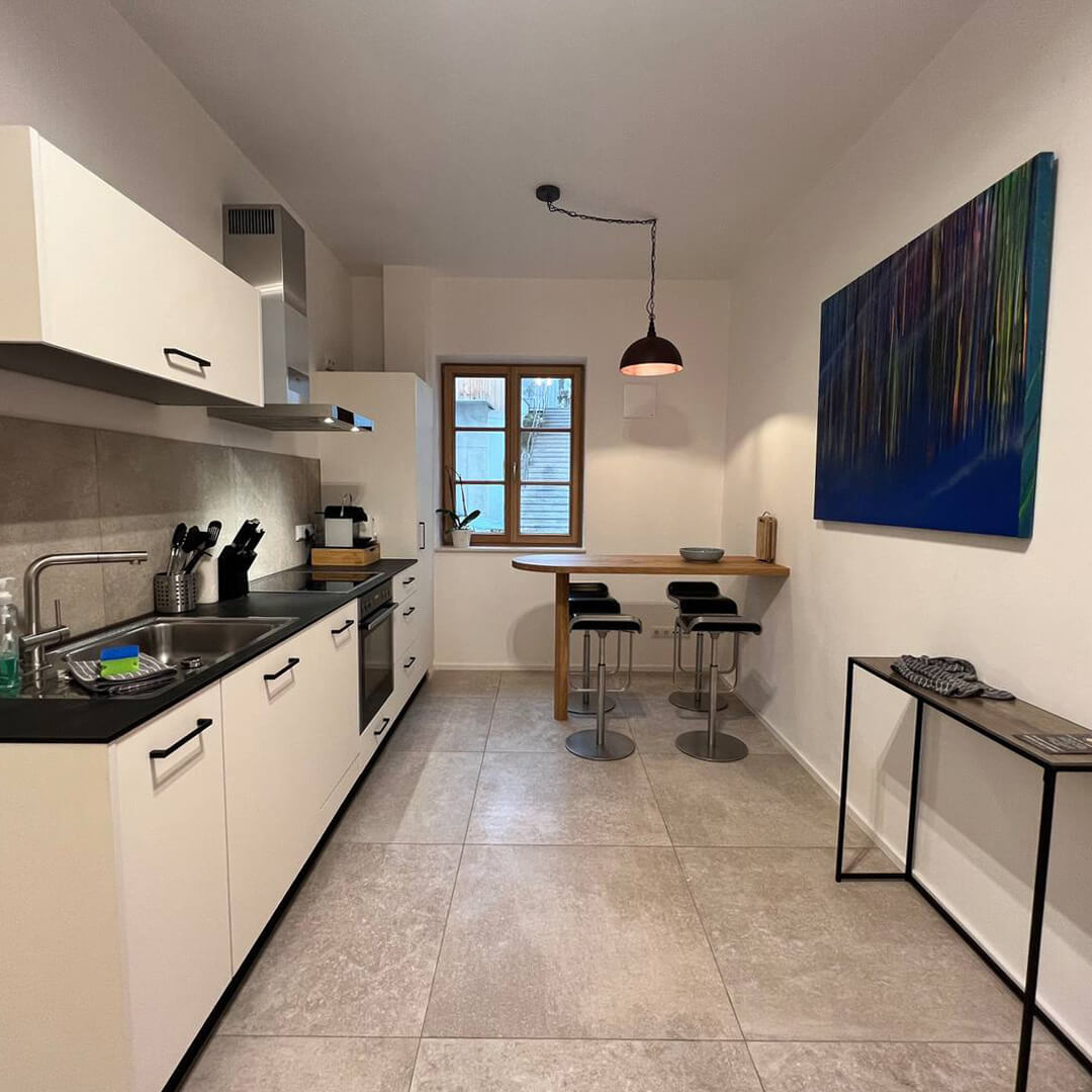 Ferienwohnungen-Glonn-Billard-Wohnung-Küche-mit-Essbereich
