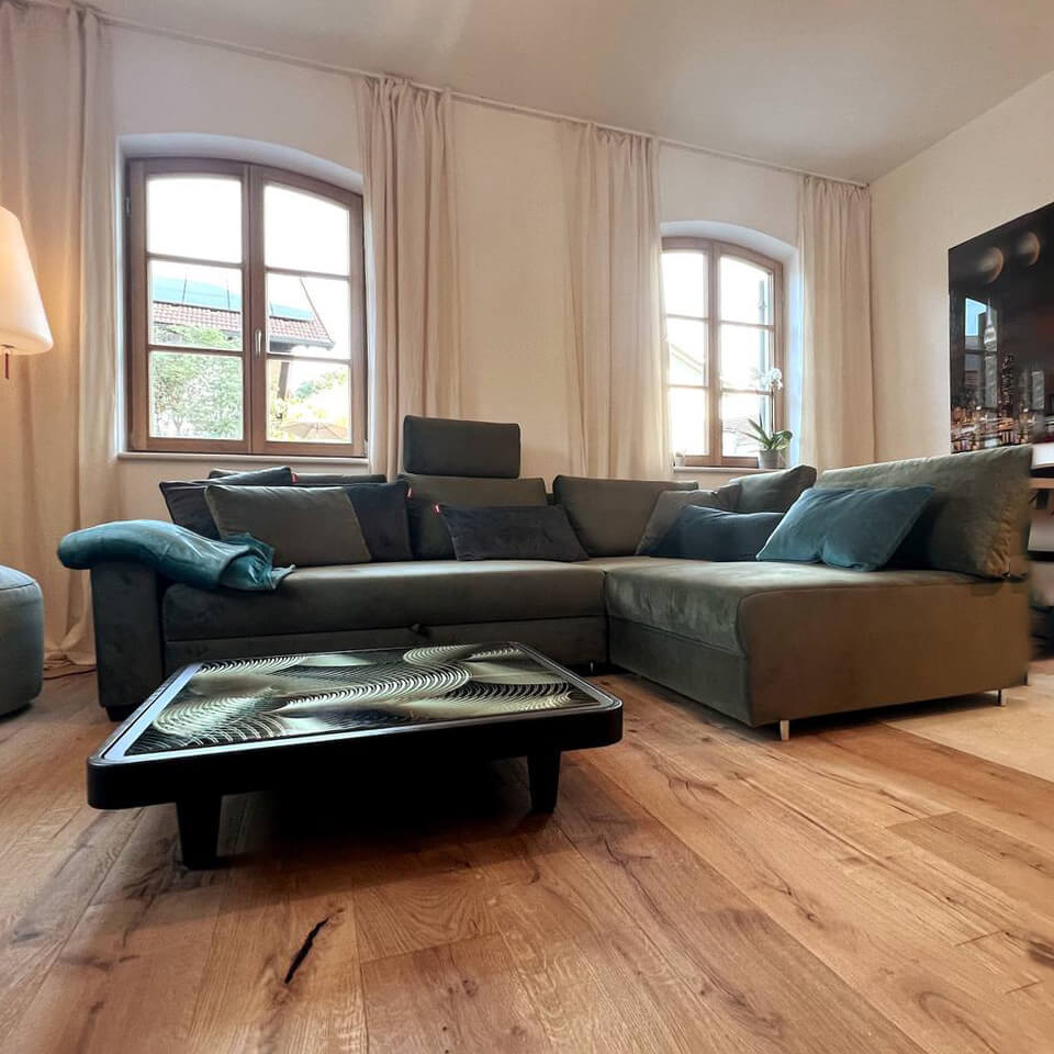 Ferienwohnungen-Glonn-Wohnung-mit-Jacuzzi-Wohnzimmer